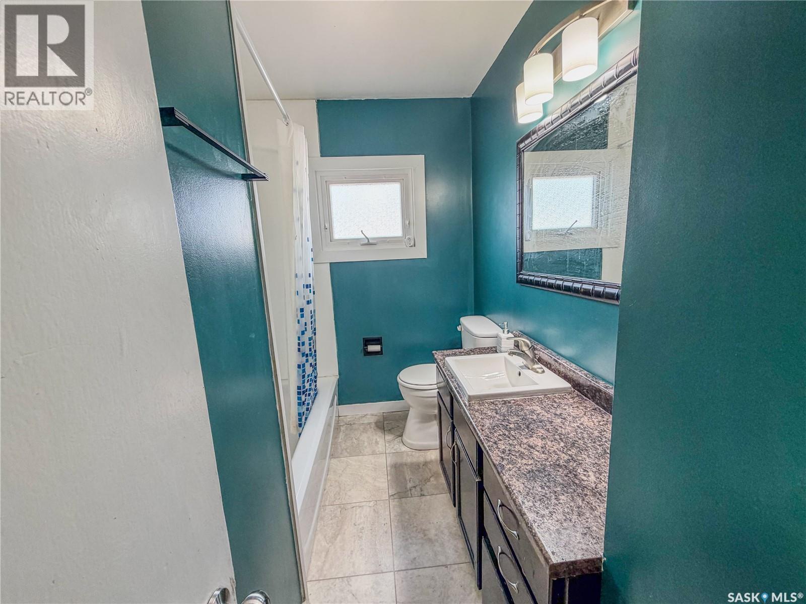 228 8th Avenue E Property Photo 18
