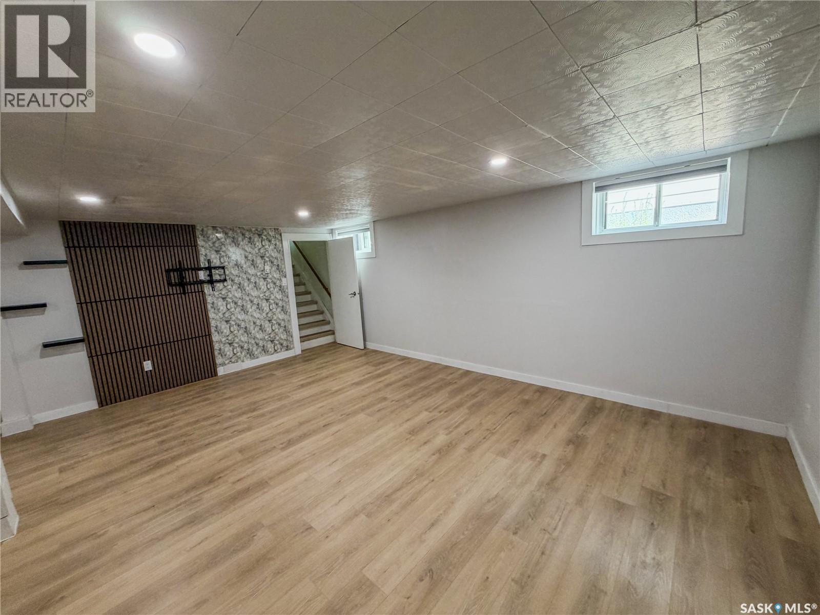 228 8th Avenue E Property Photo 31