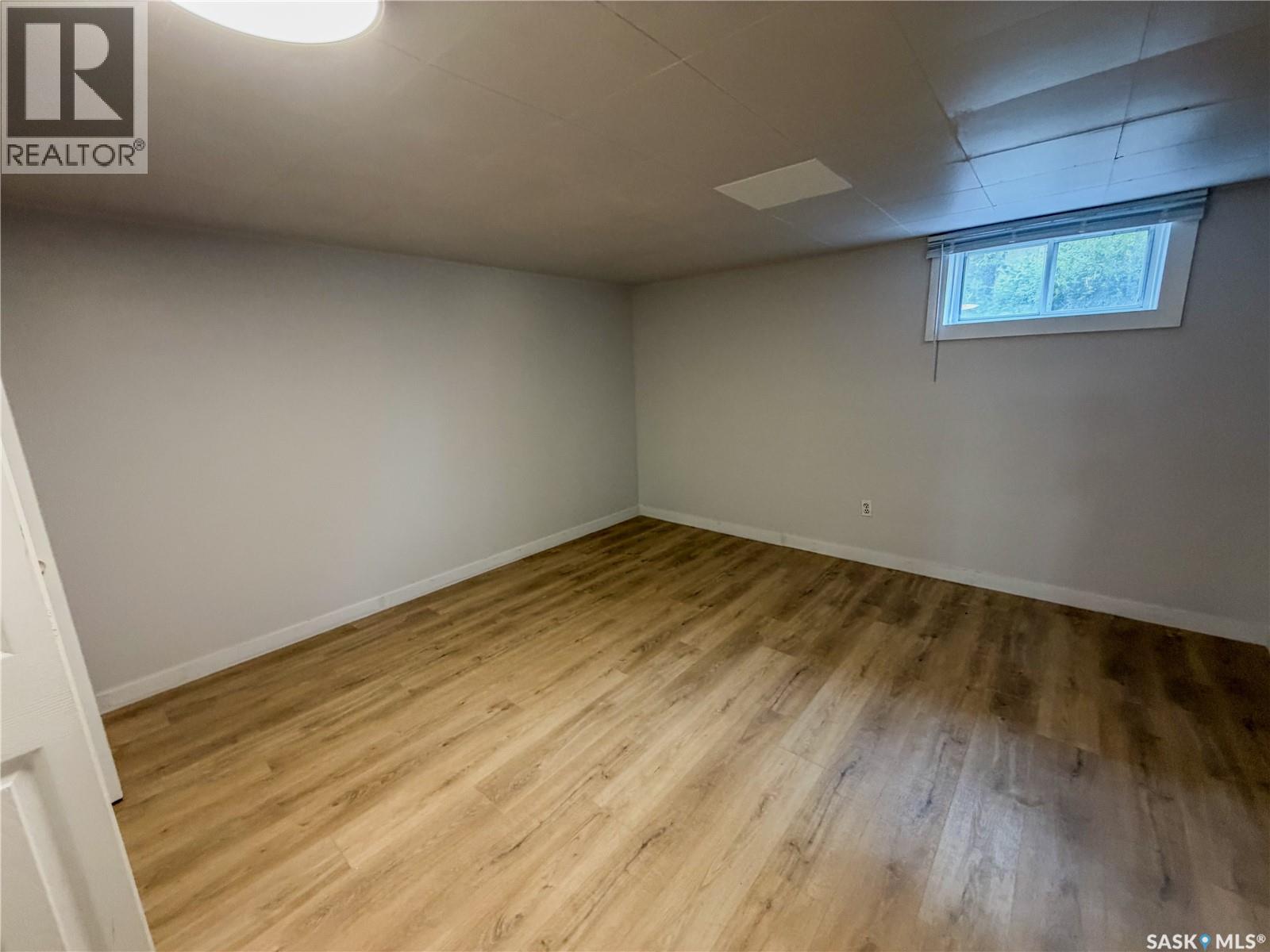 228 8th Avenue E Property Photo 32