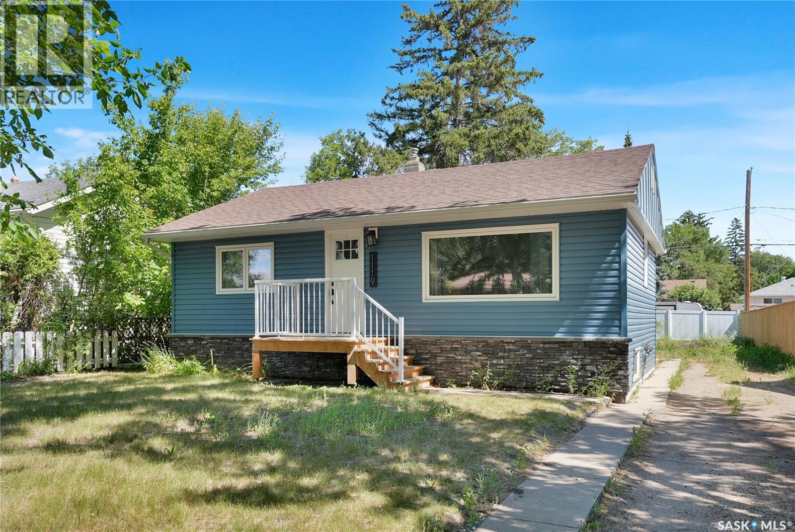 1119 Elgin AVENUE Property Photo 1