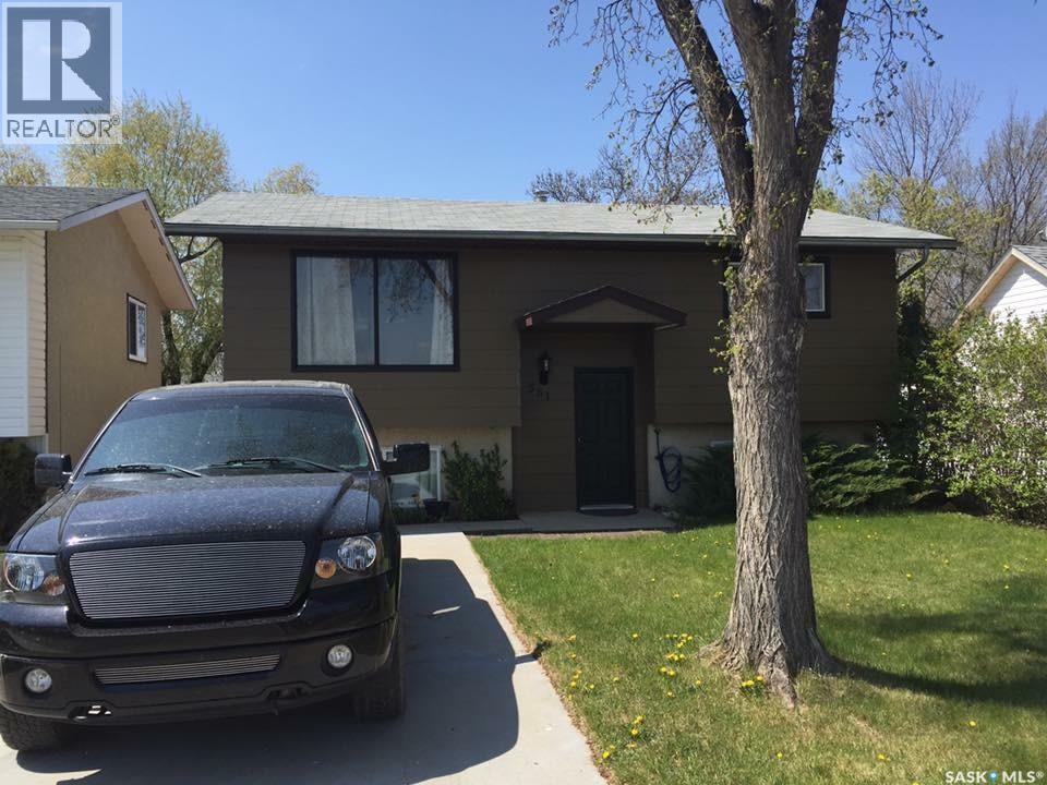 581 3rd Street W Property Photo 1