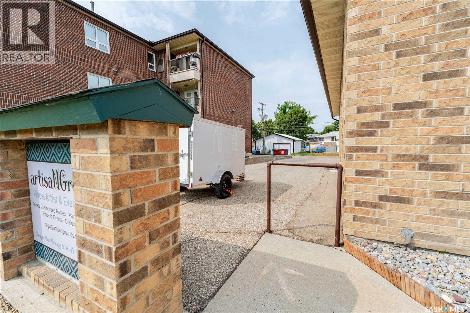 262 Athabasca Street E Property Photo 4