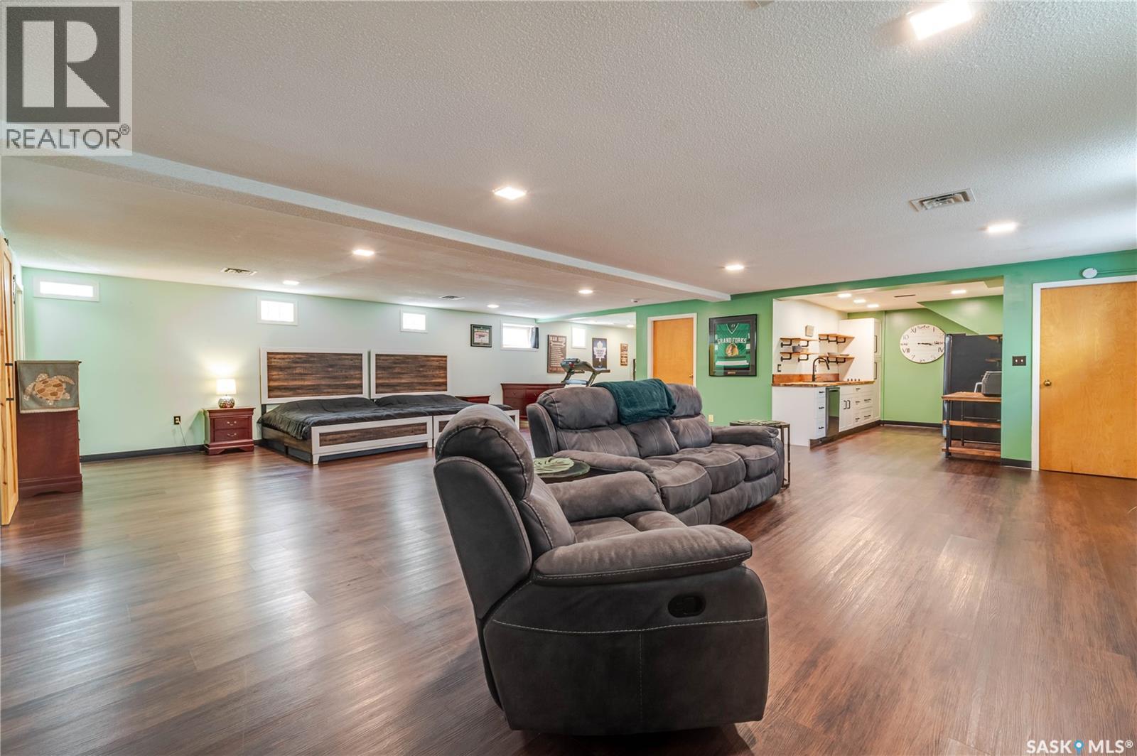 262 Athabasca Street E Property Photo 23