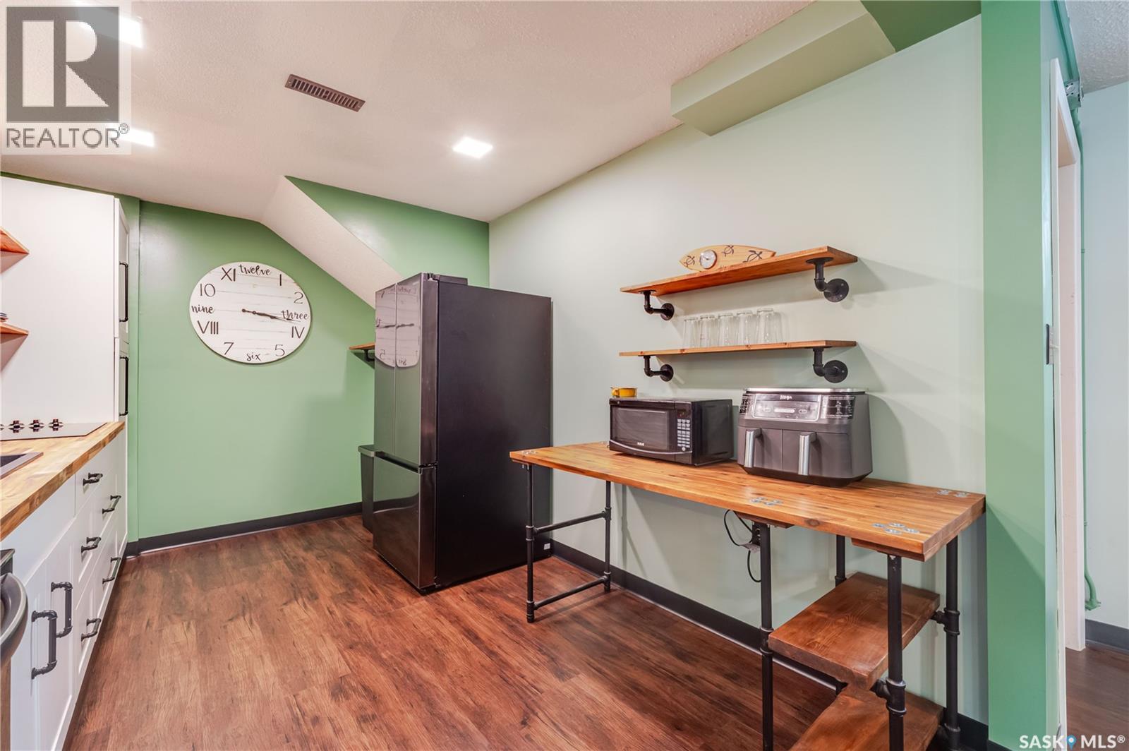 262 Athabasca Street E Property Photo 29