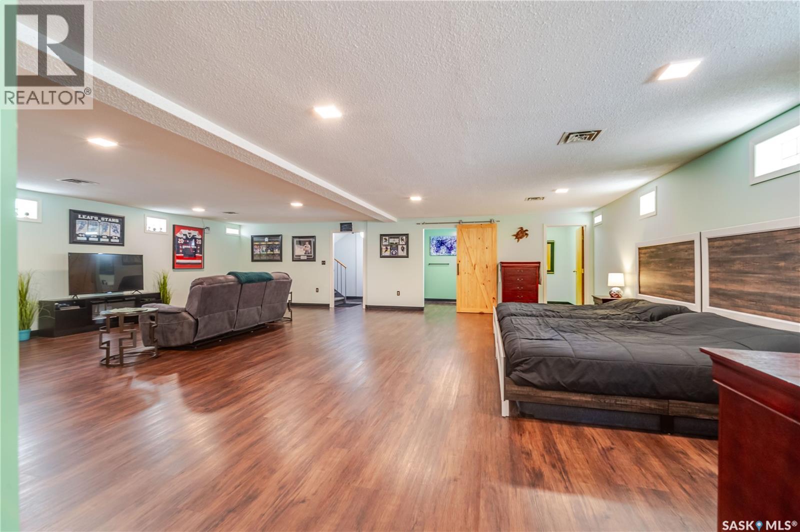 262 Athabasca Street E Property Photo 31