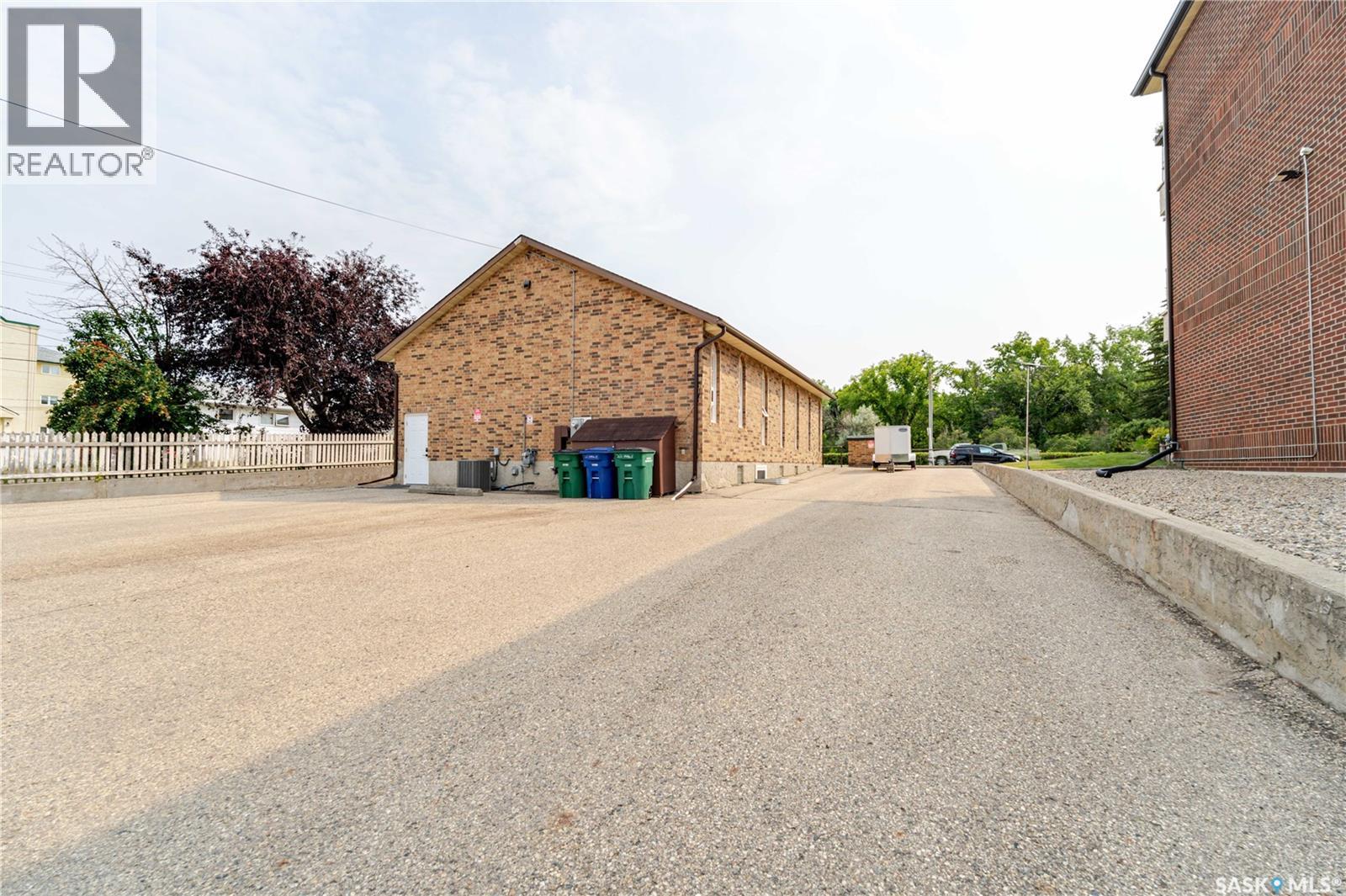 262 Athabasca Street E Property Photo 38