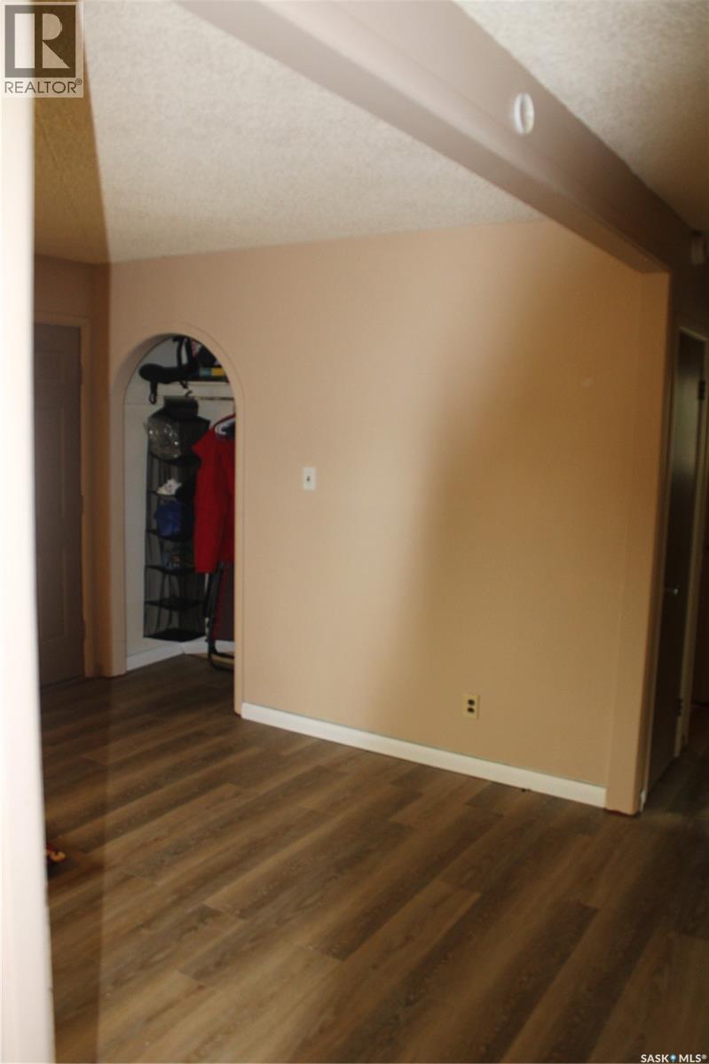 711 Yorkton Avenue Property Photo 9
