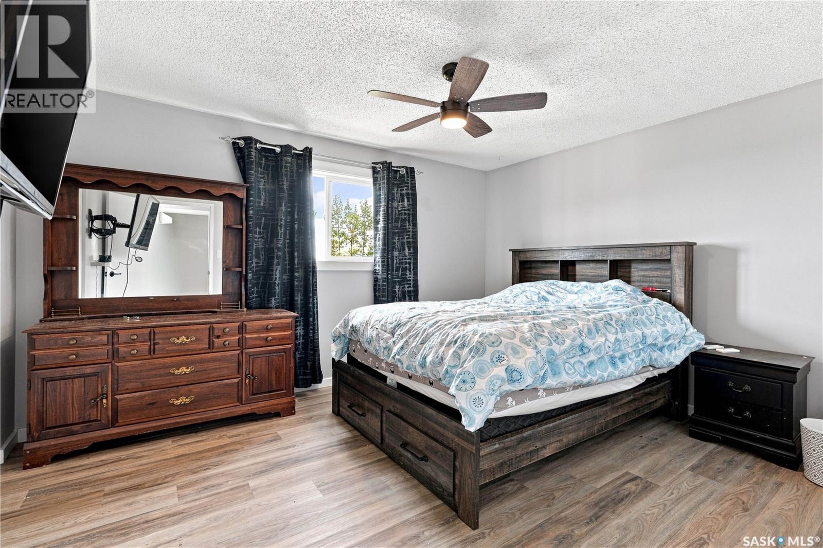 Perron Acreage Property Photo 16