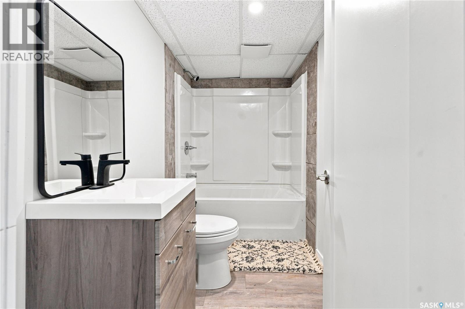 Perron Acreage Property Photo 29