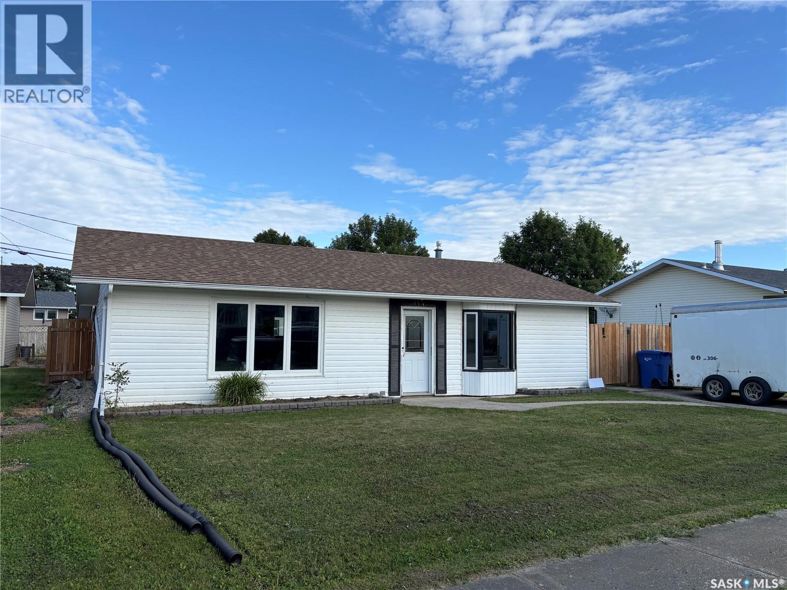 114 Saskatchewan CRESCENT Property Photo 1