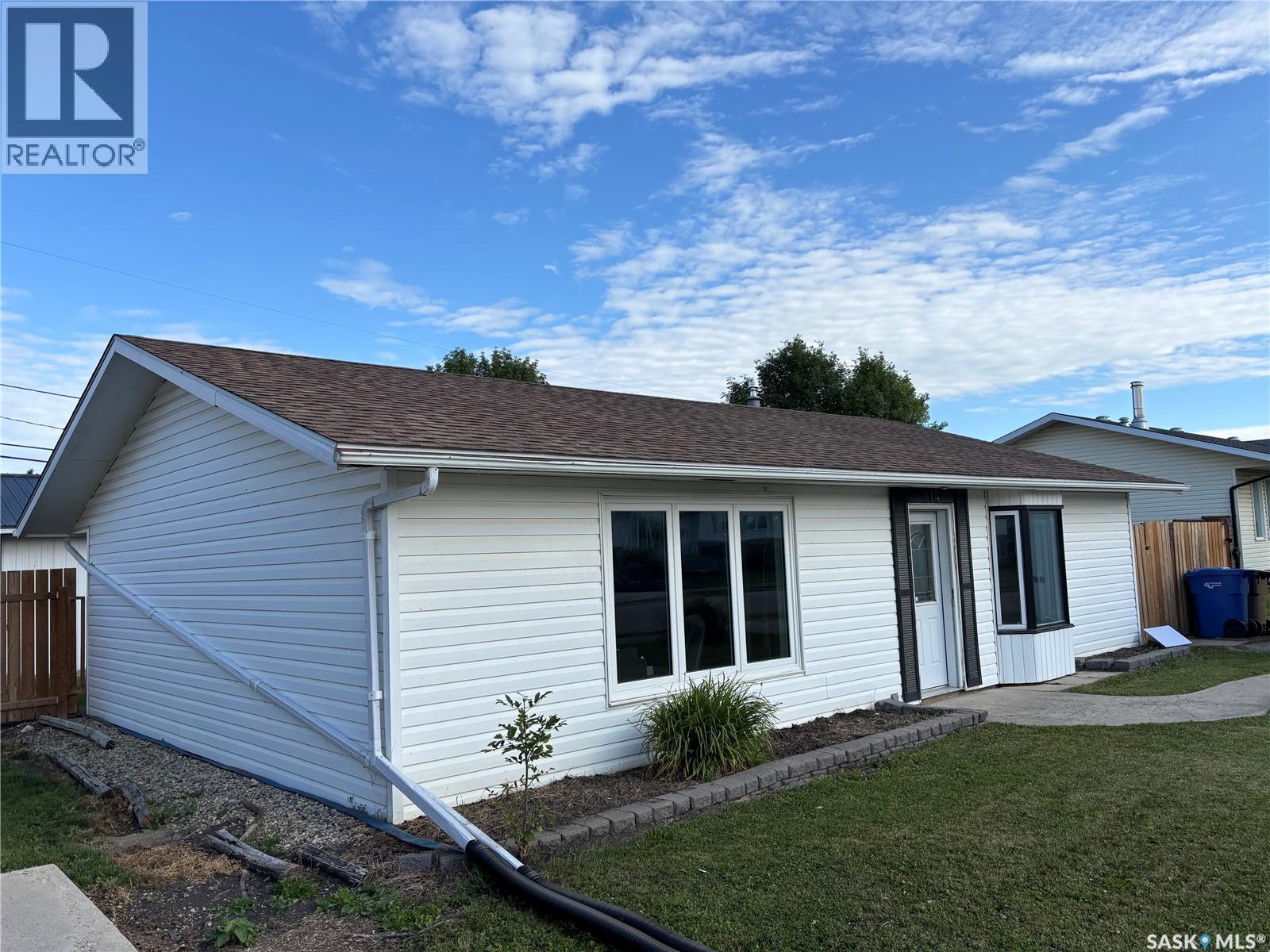 114 Saskatchewan Crescent Property Photo 2