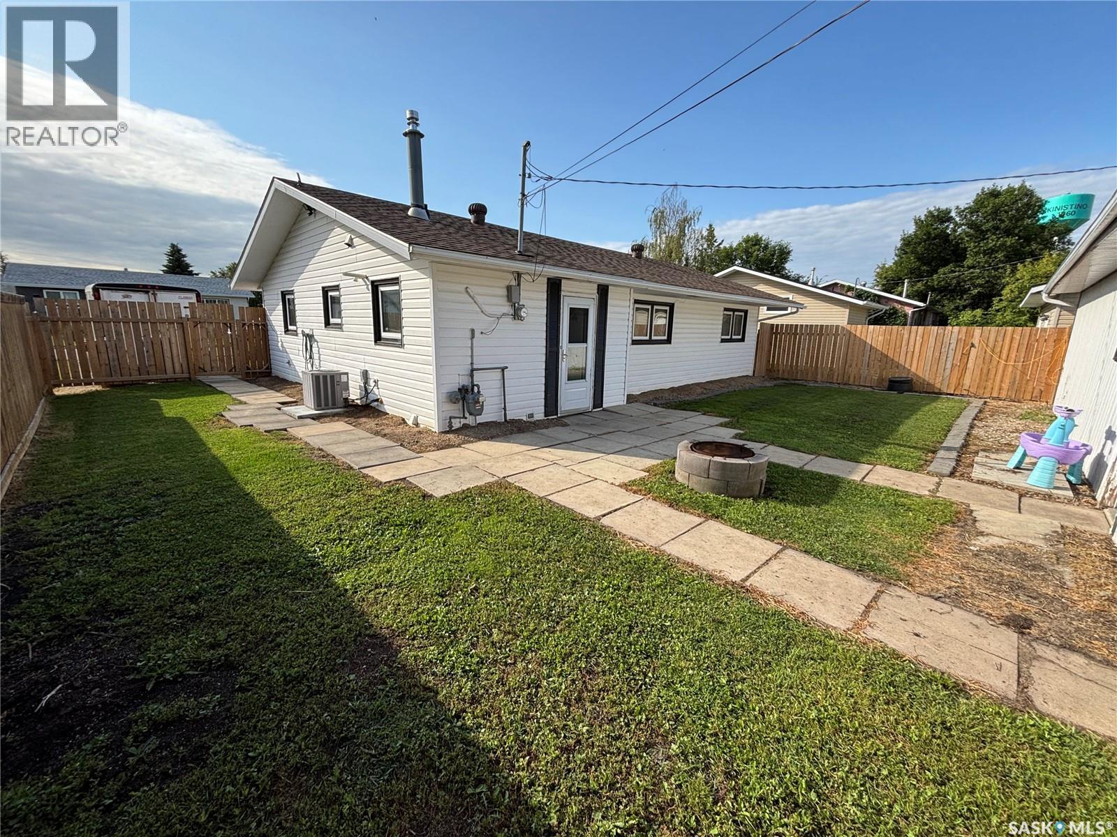 114 Saskatchewan Crescent Property Photo 3