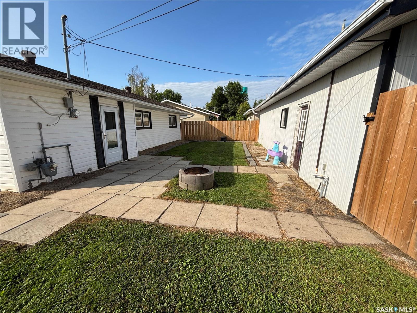 114 Saskatchewan Crescent Property Photo 4