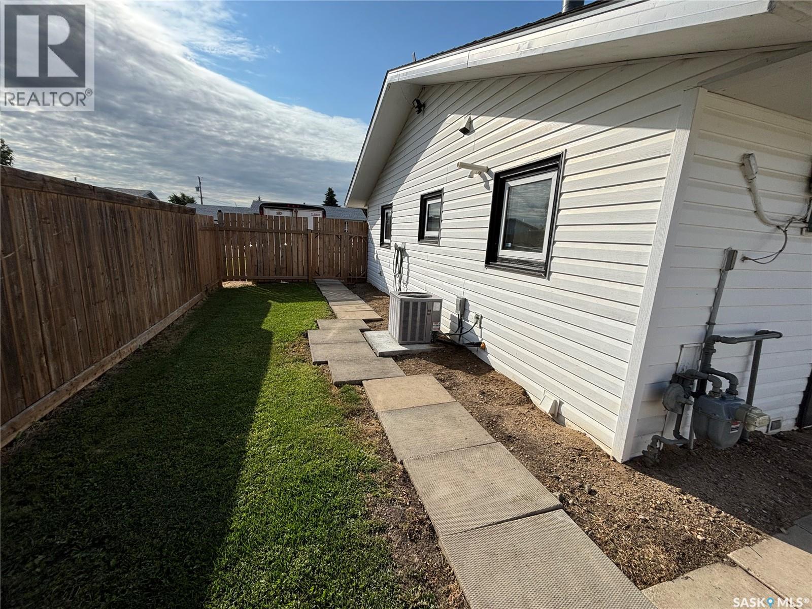 114 Saskatchewan Crescent Property Photo 5