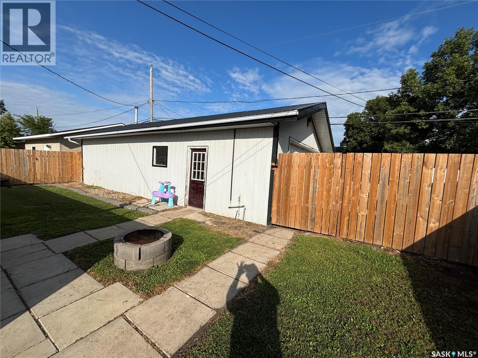 114 Saskatchewan Crescent Property Photo 6