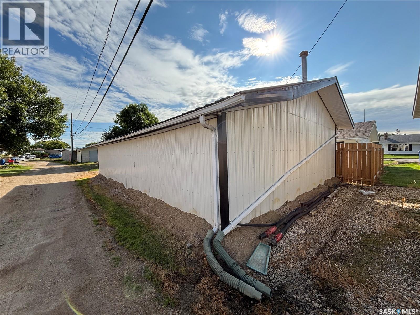 114 Saskatchewan Crescent Property Photo 8