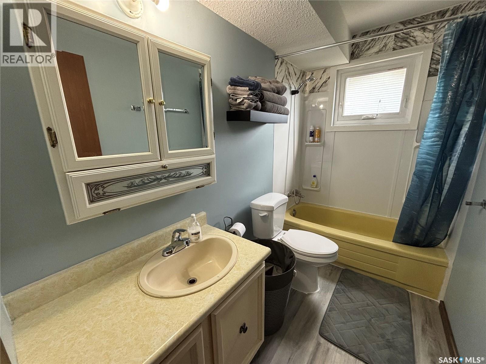 114 Saskatchewan Crescent Property Photo 24