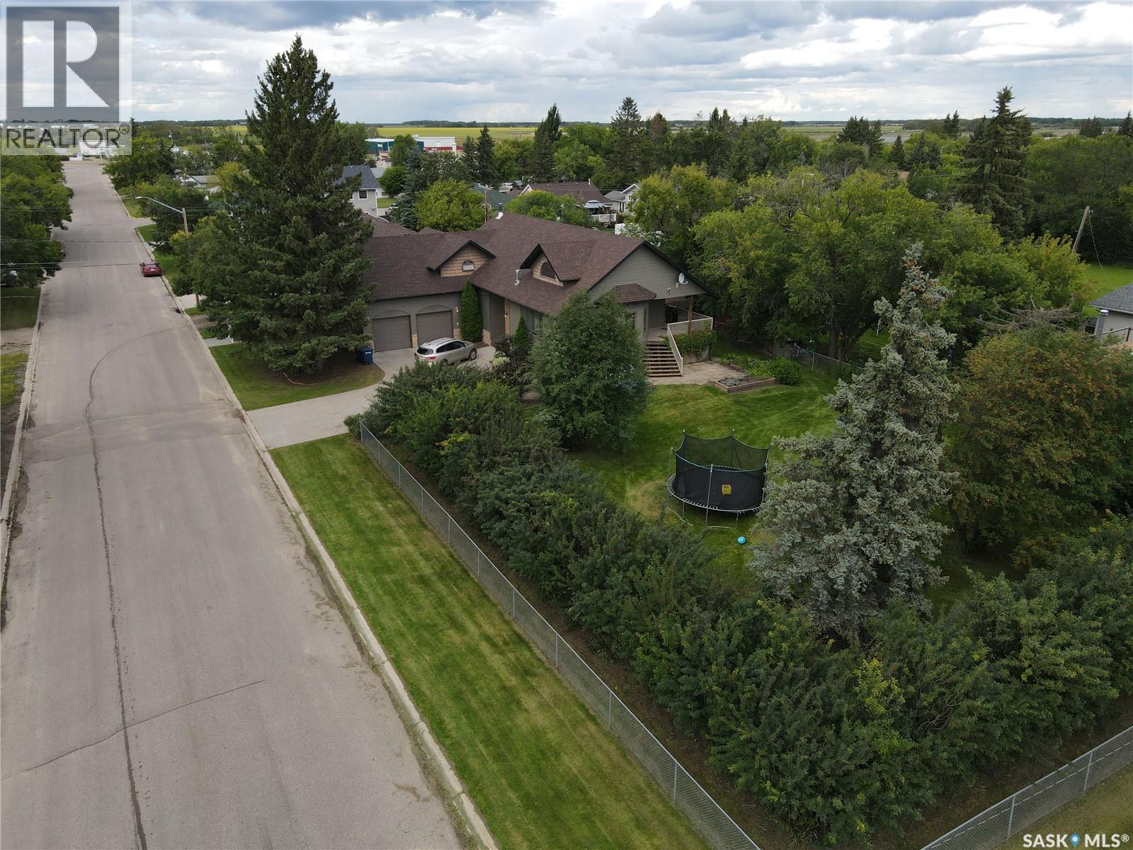 717 3rd AVENUE W Property Photo 1