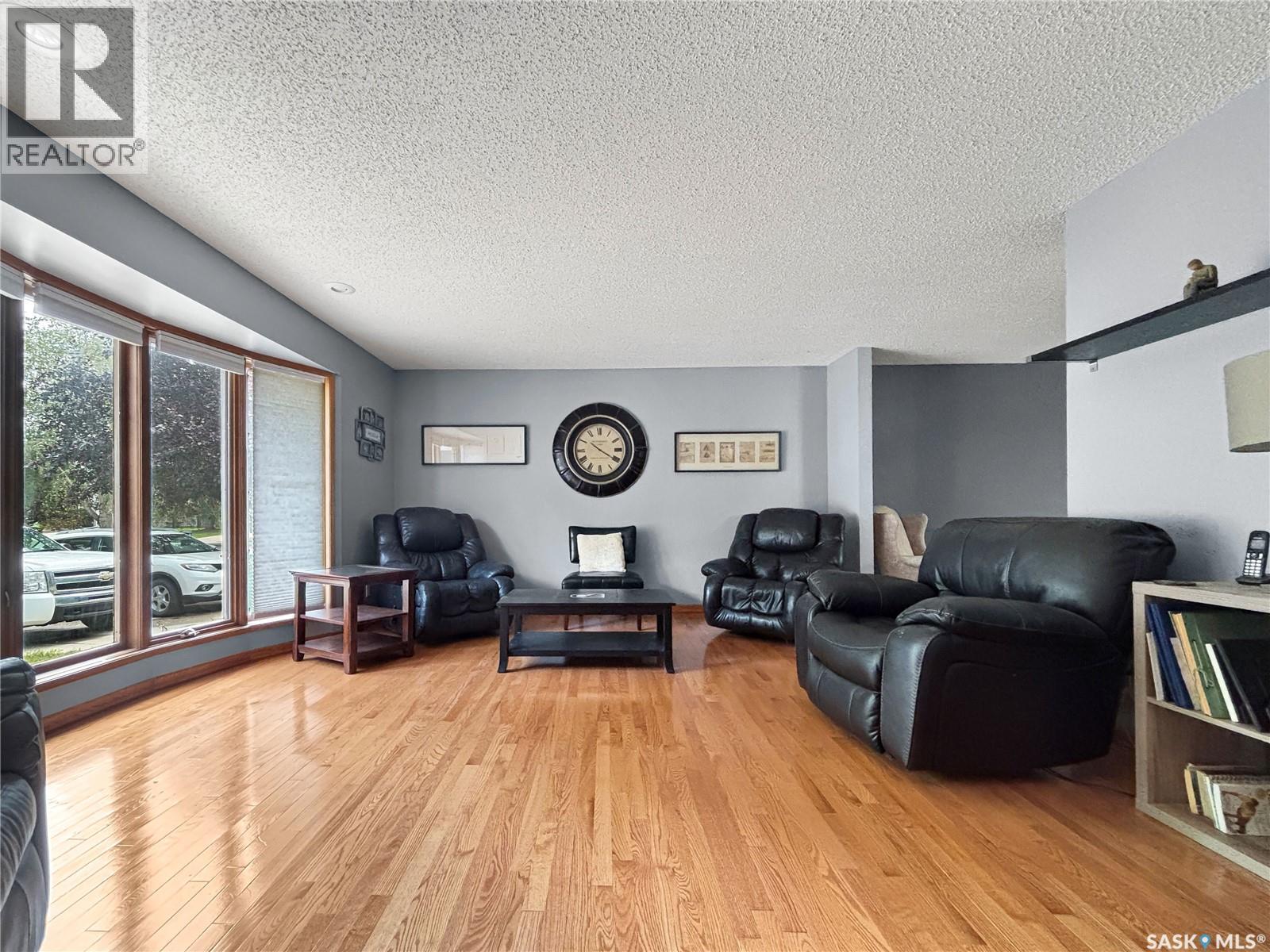 407 Chitek Crescent Property Photo 6