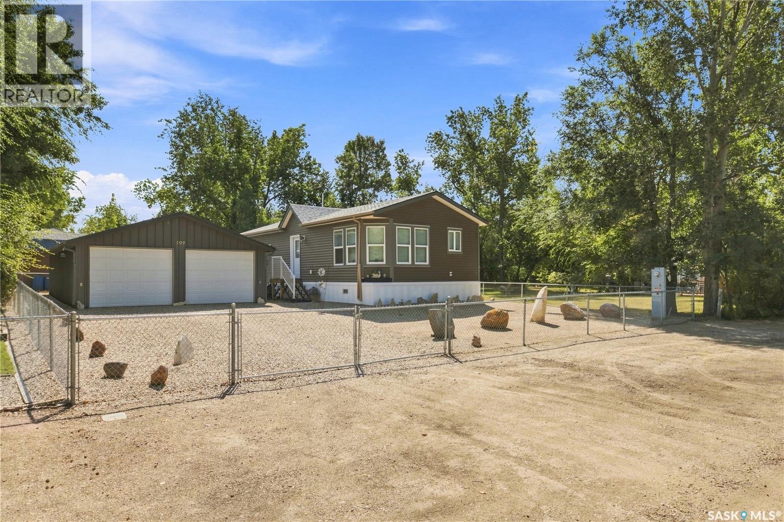 109 Lakeview Drive Property Photo 3