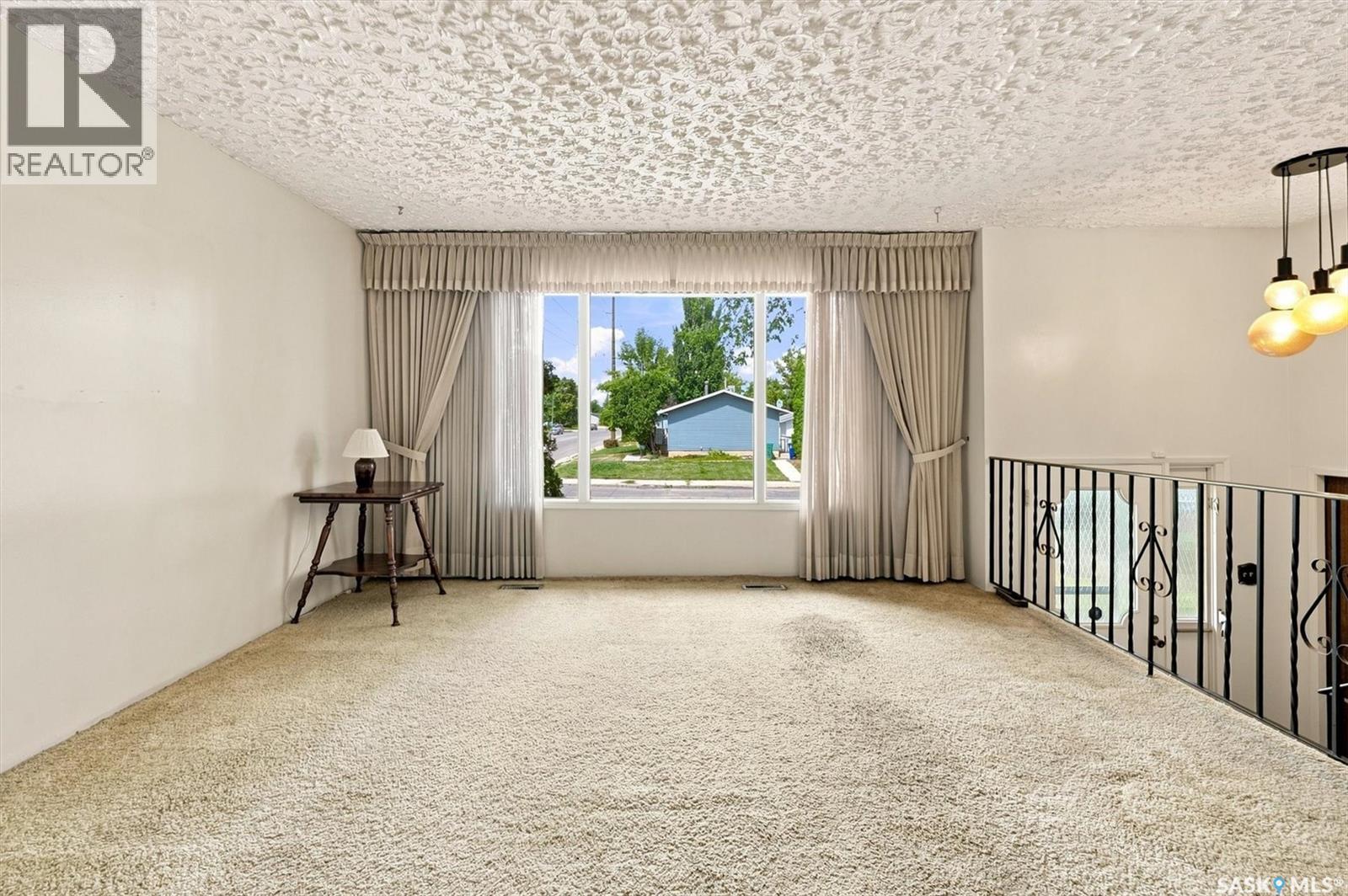 125 Arnason Crescent Property Photo 3