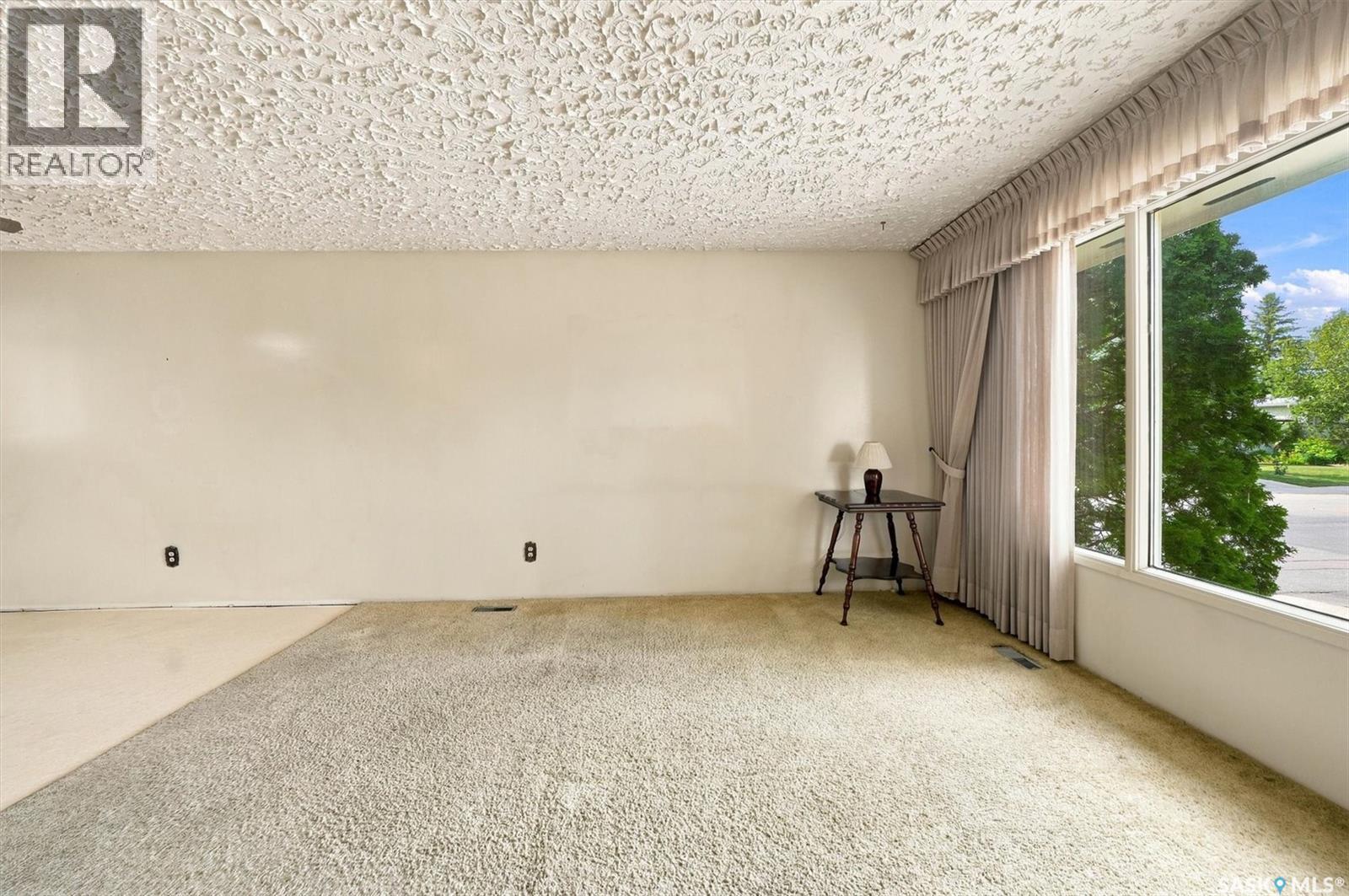 125 Arnason Crescent Property Photo 4