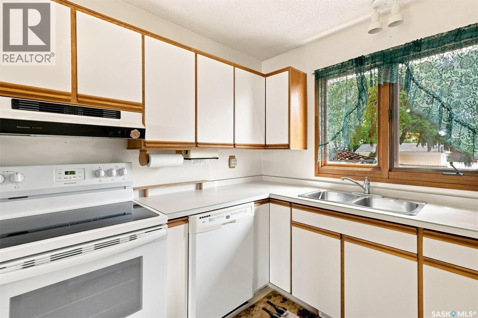 125 Arnason Crescent Property Photo 7