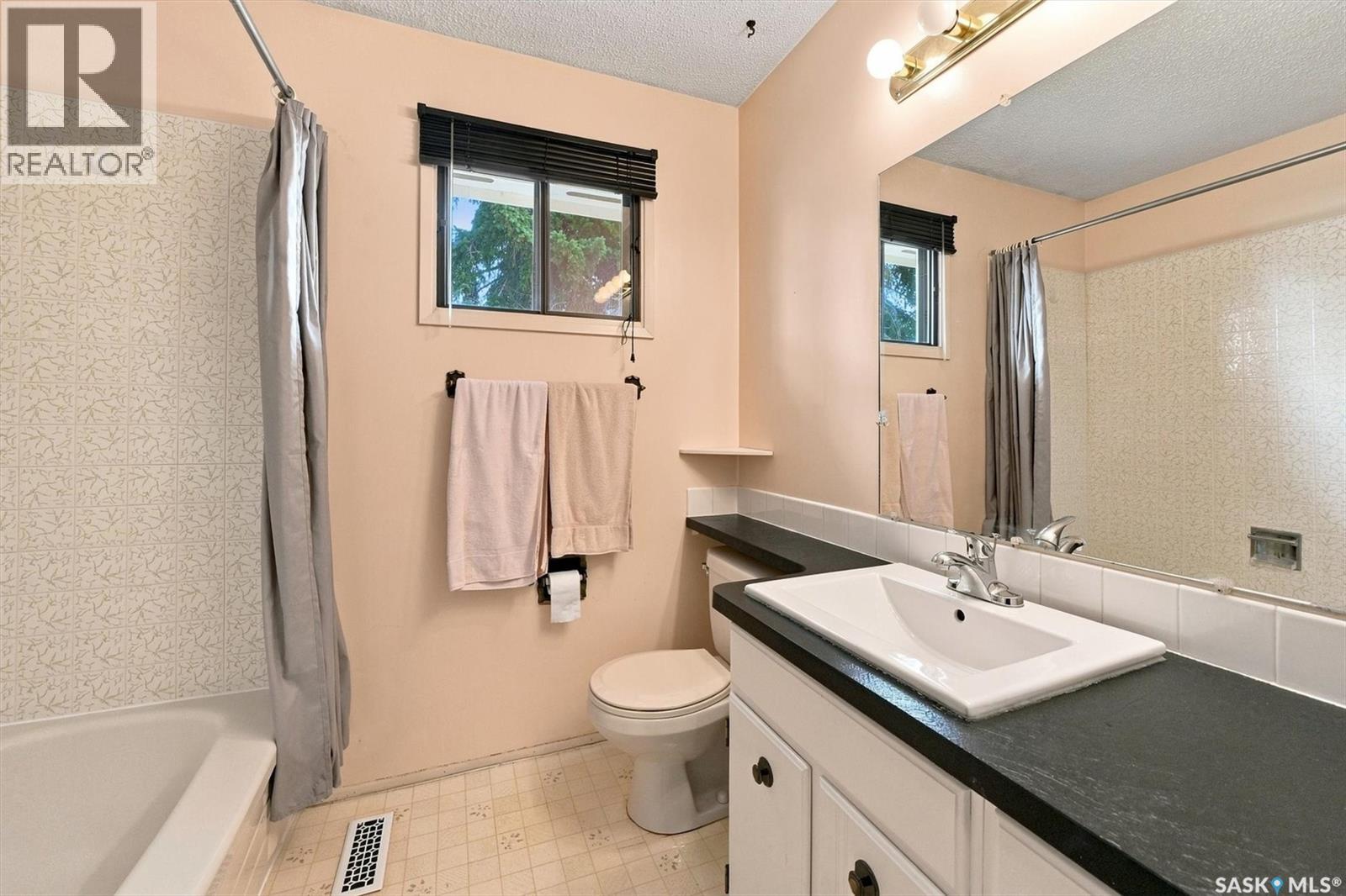 125 Arnason Crescent Property Photo 13