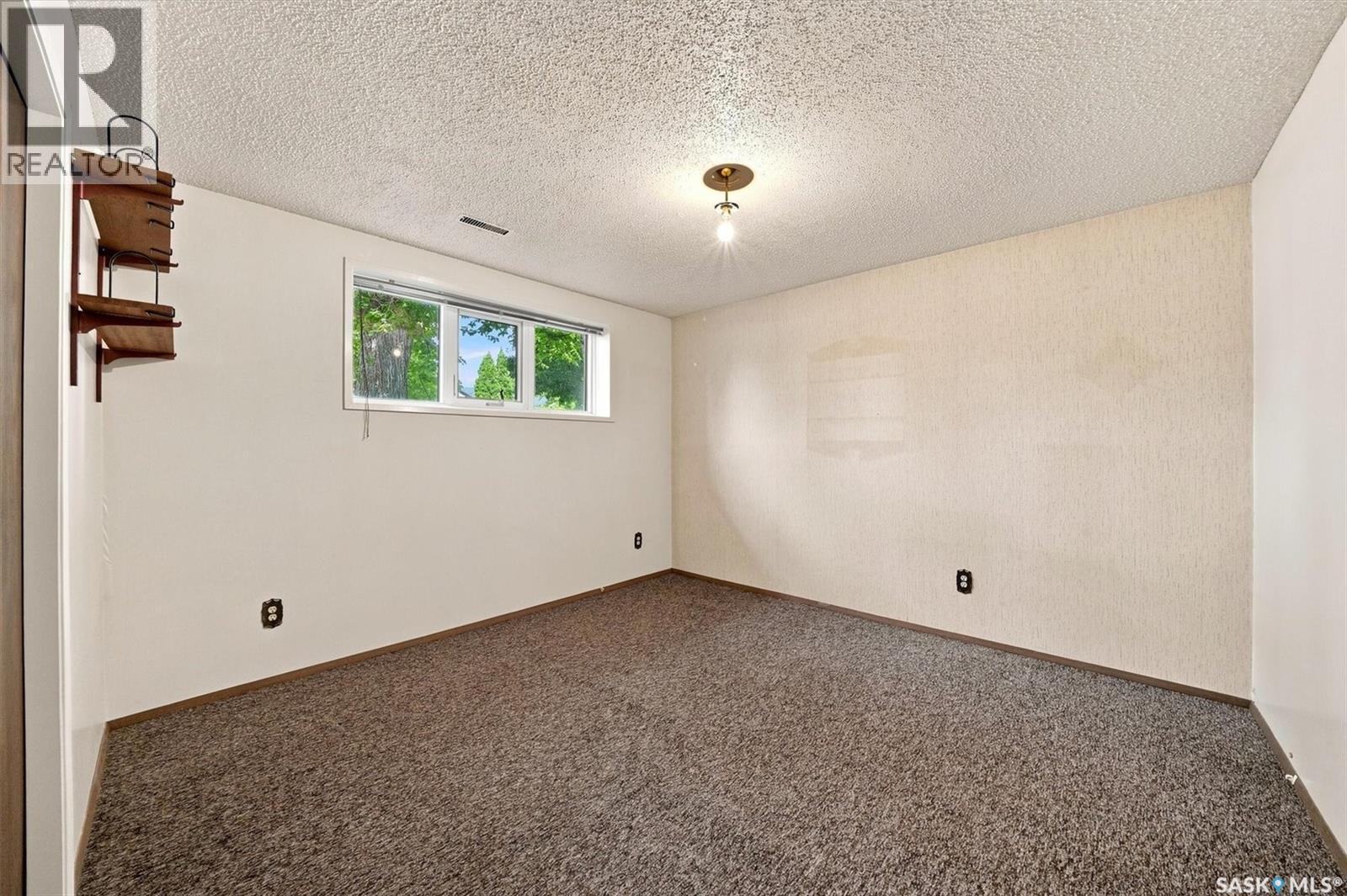 125 Arnason Crescent Property Photo 22
