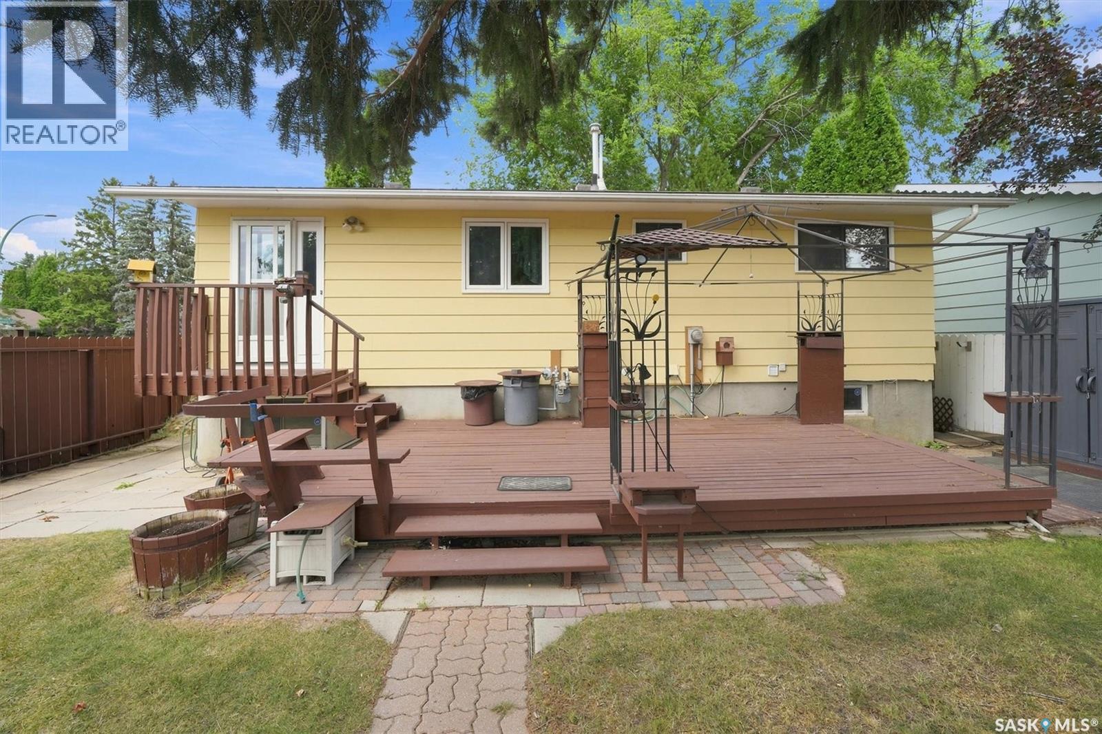 125 Arnason Crescent Property Photo 28