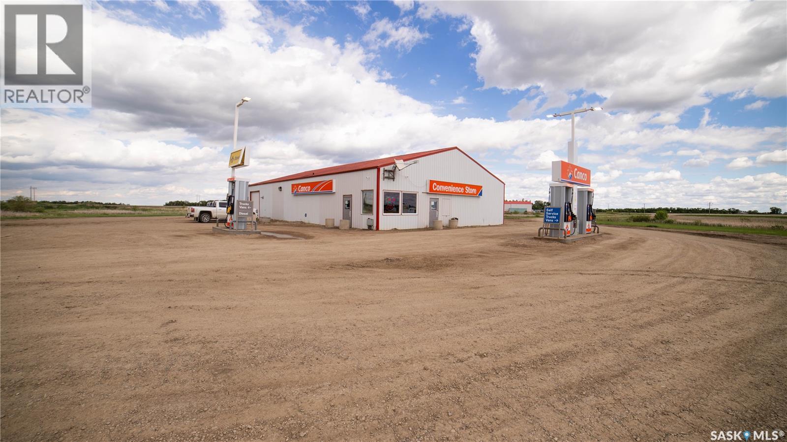 Krazy Canuck, Highway 9 & 18 Property Photo 2