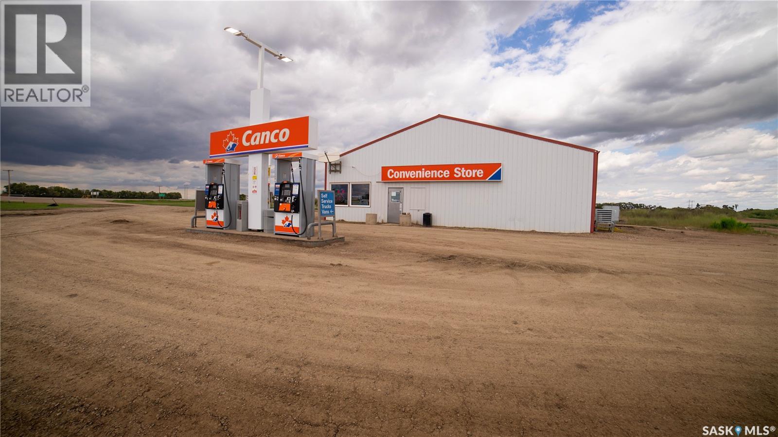 Krazy Canuck, Highway 9 & 18 Property Photo 3