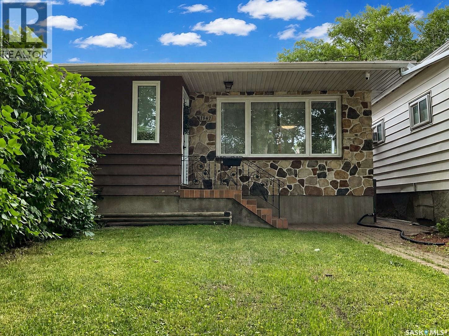 1947 Athol STREET Property Photo 1