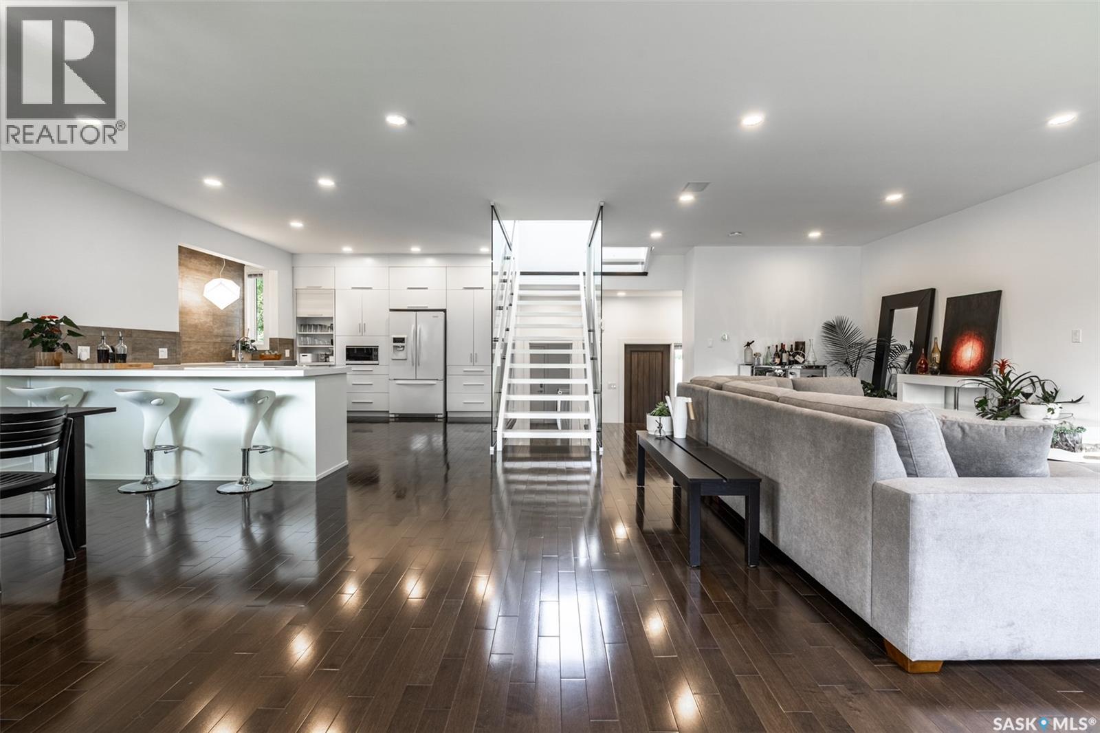 1150 Spadina Crescent E Property Photo 5