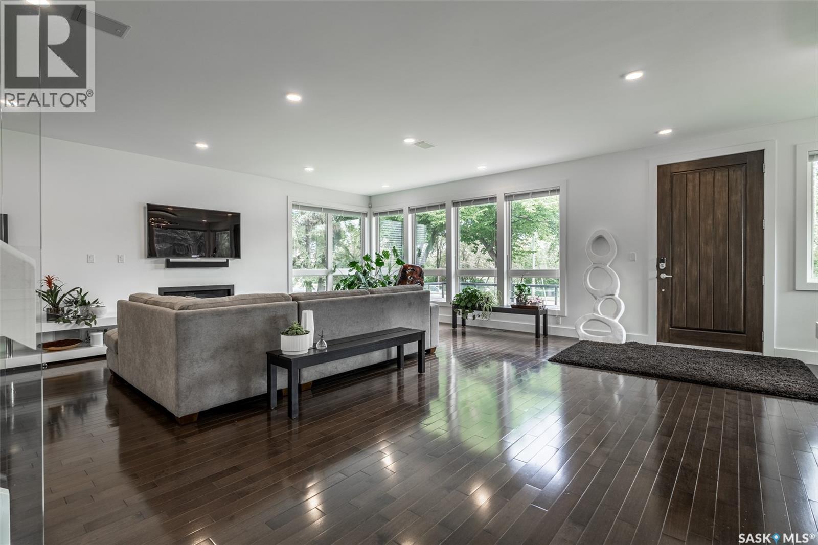 1150 Spadina Crescent E Property Photo 6