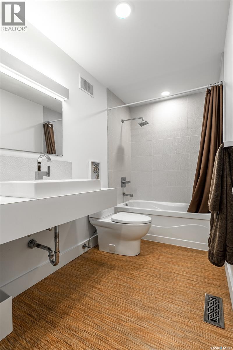 1150 Spadina Crescent E Property Photo 38