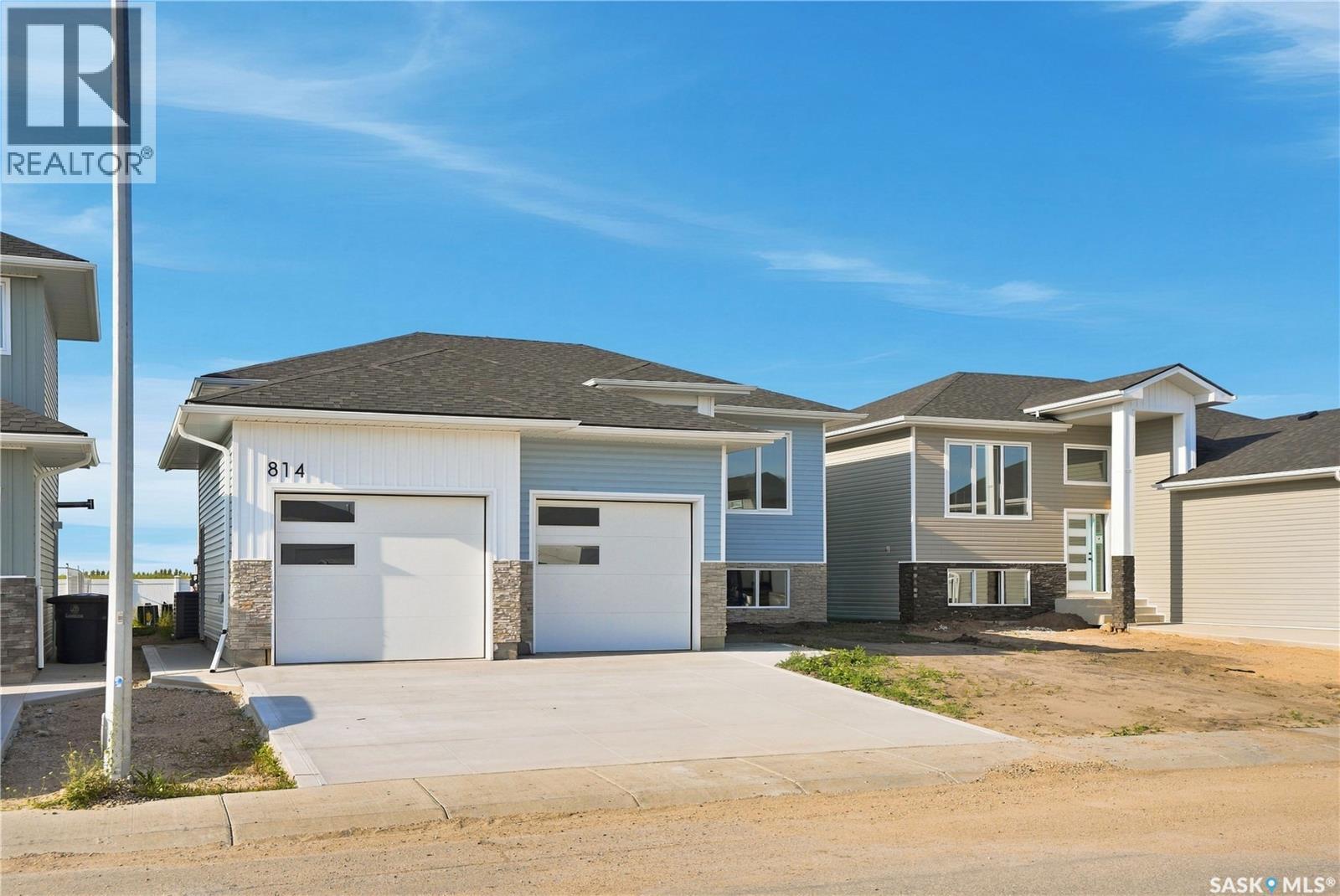 824 Ballesteros CRESCENT Property Photo 1
