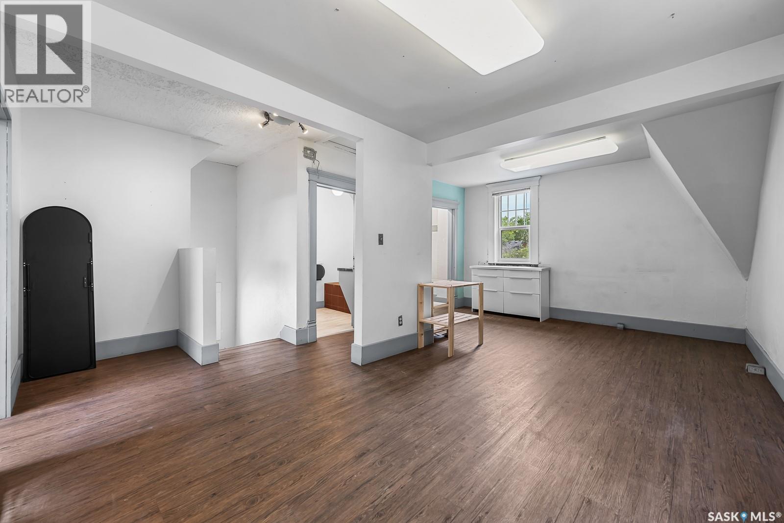 2115 Retallack Street Property Photo 10