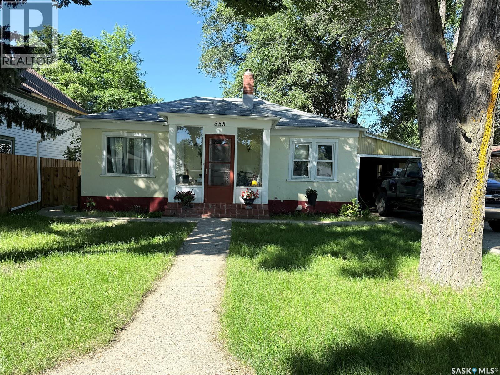 555 2nd Street E Property Photo 1