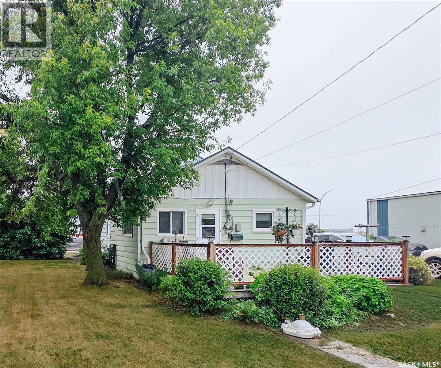 424 1st Avenue E Property Photo 2