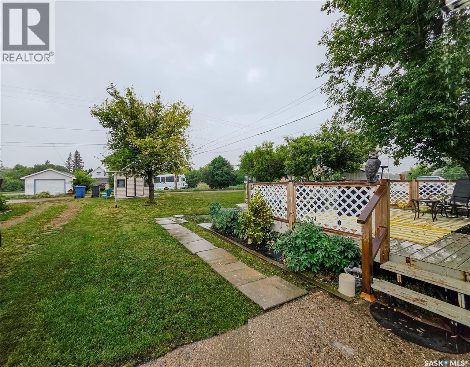 424 1st Avenue E Property Photo 4