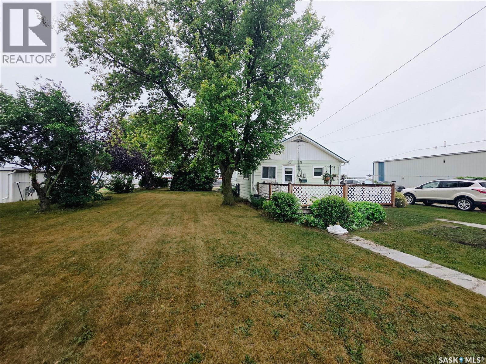 424 1st Avenue E Property Photo 5