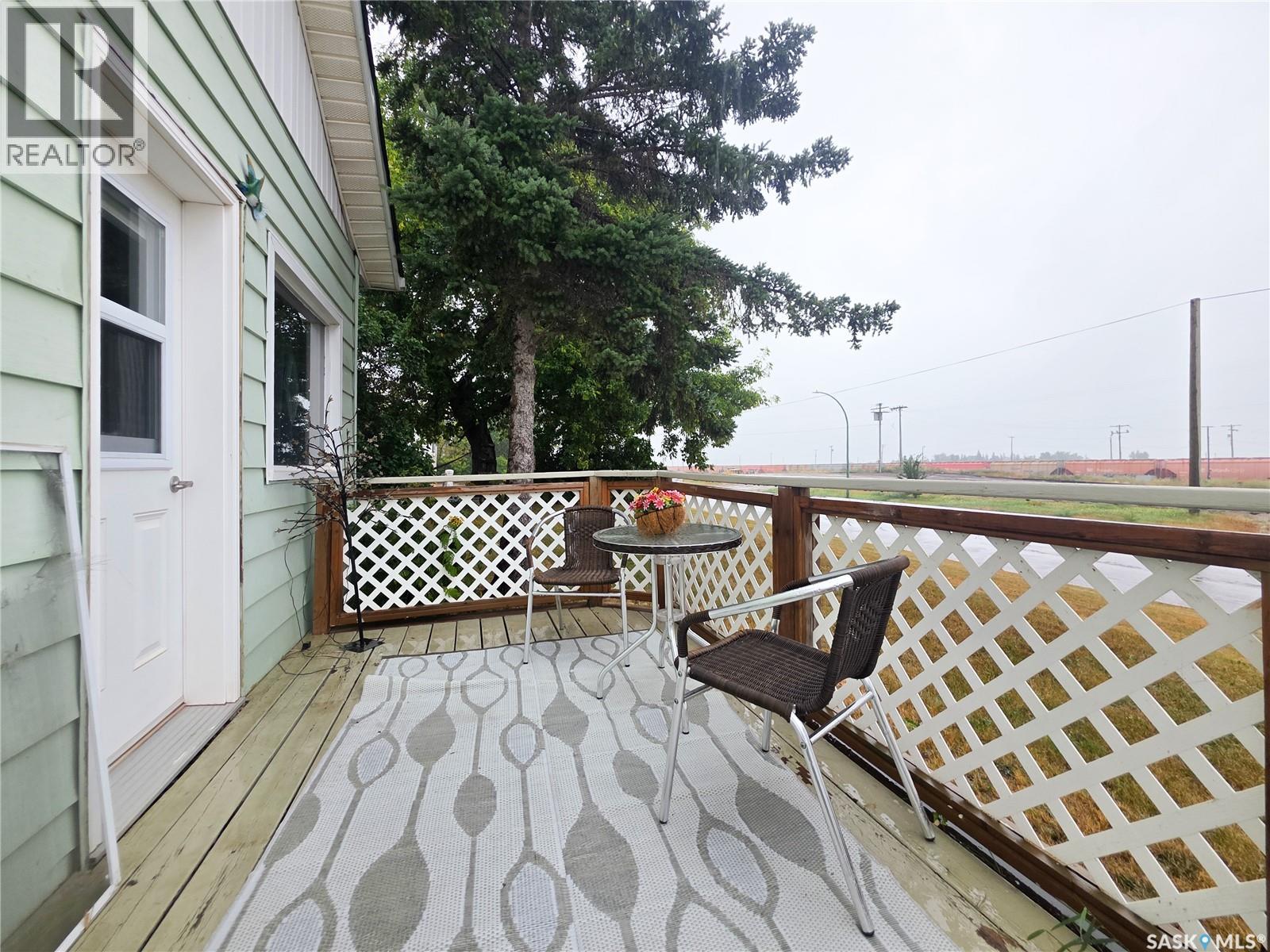 424 1st Avenue E Property Photo 6