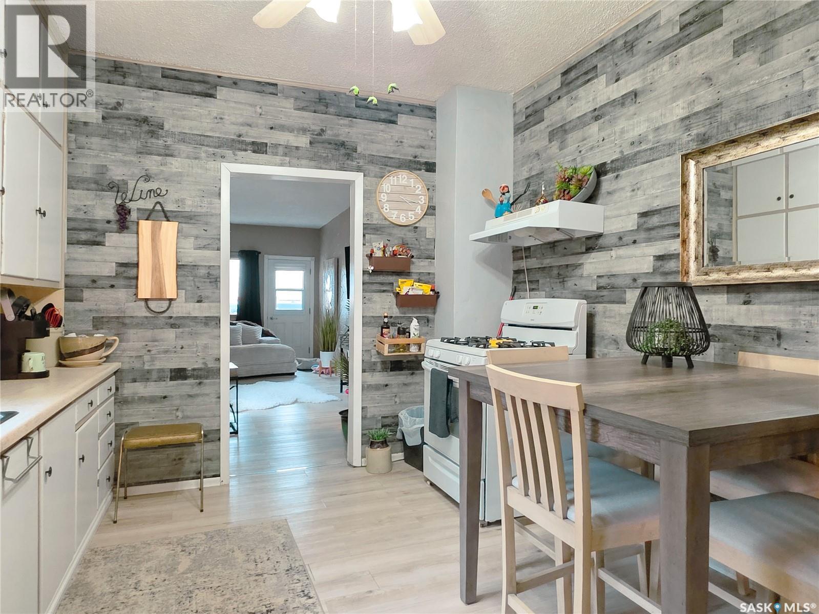 424 1st Avenue E Property Photo 13