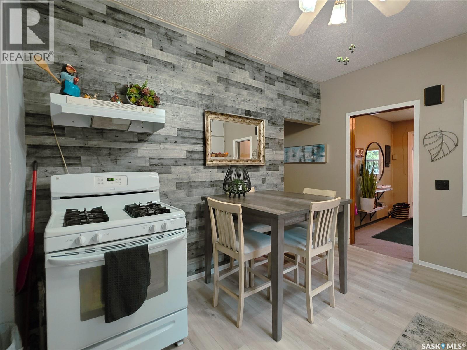 424 1st Avenue E Property Photo 15