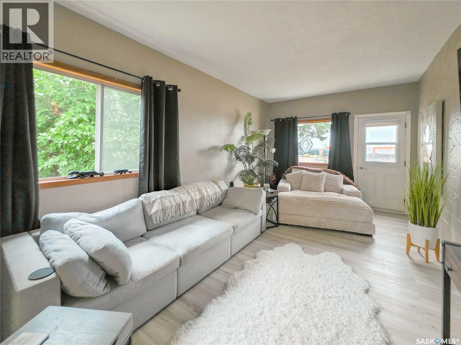424 1st Avenue E Property Photo 17