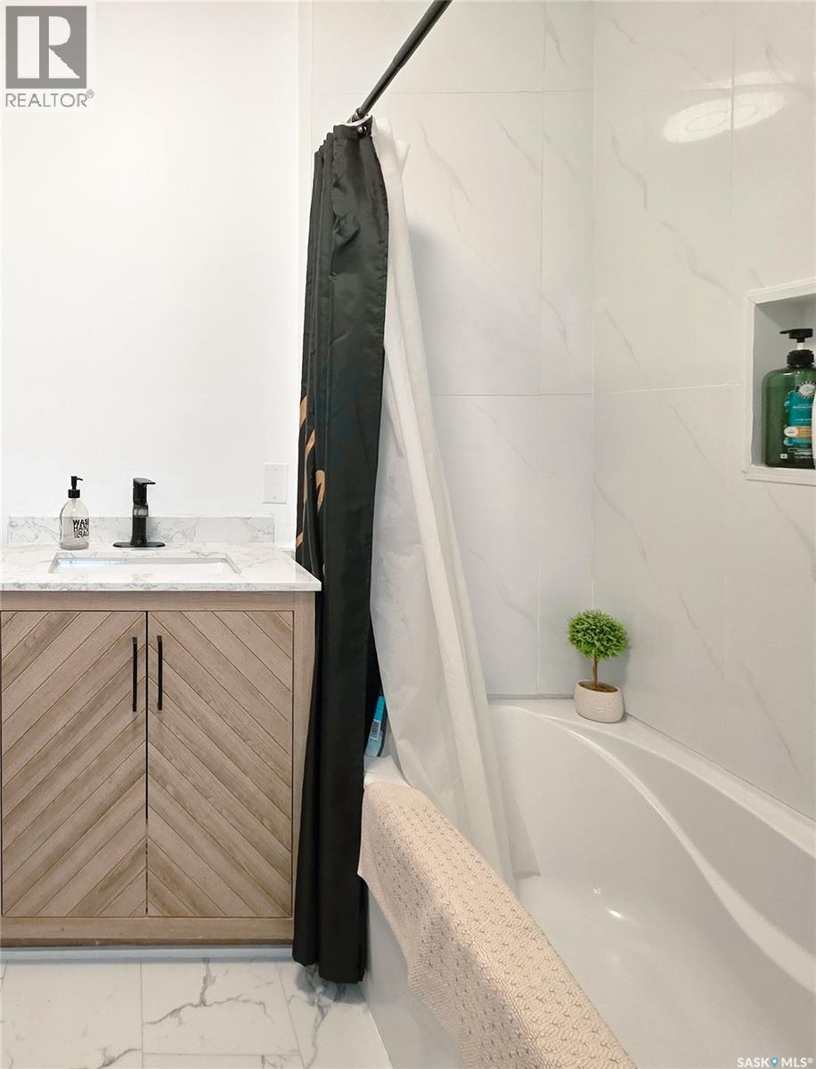 424 1st Avenue E Property Photo 28