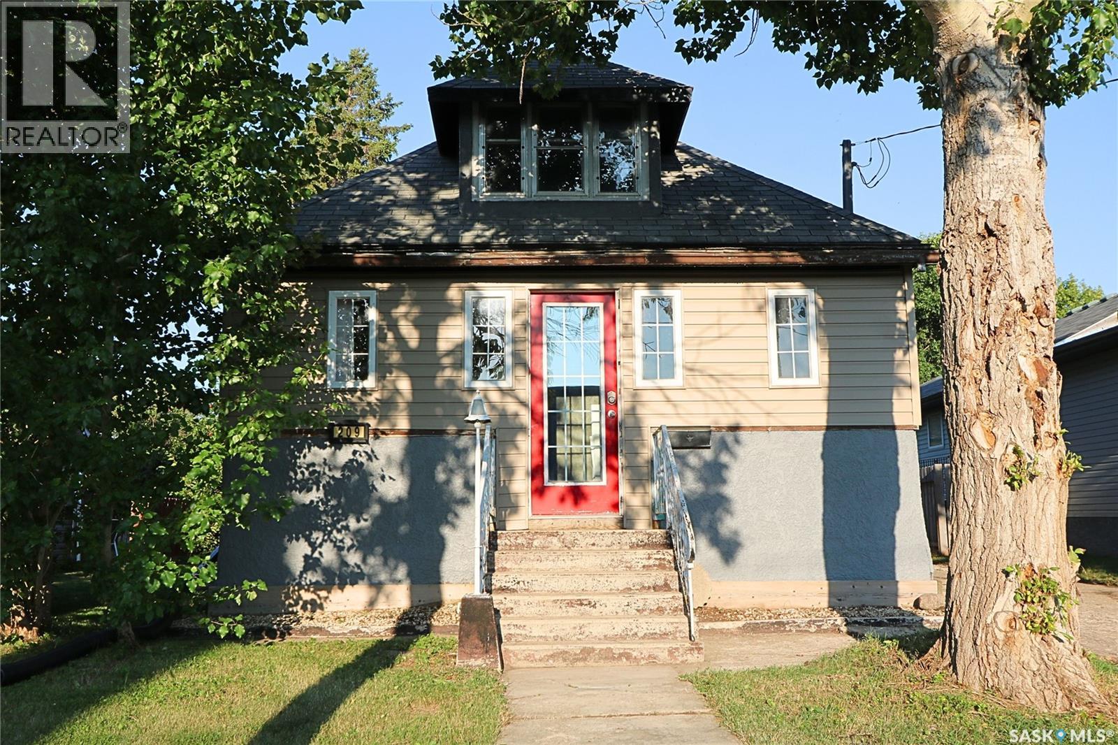209 Myrtle Avenue Property Photo 1