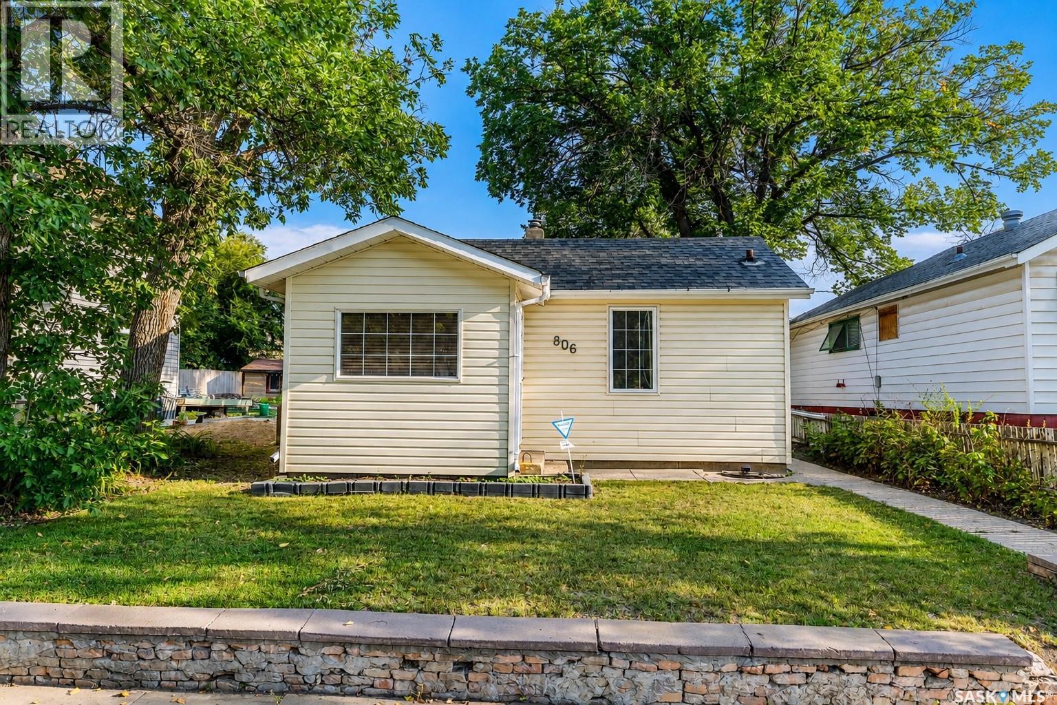 806 Stadacona STREET W Property Photo 1