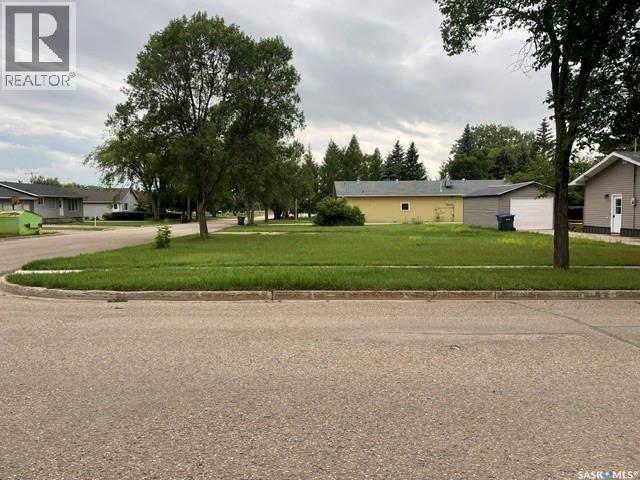 300 Coteau Avenue W Property Photo 1